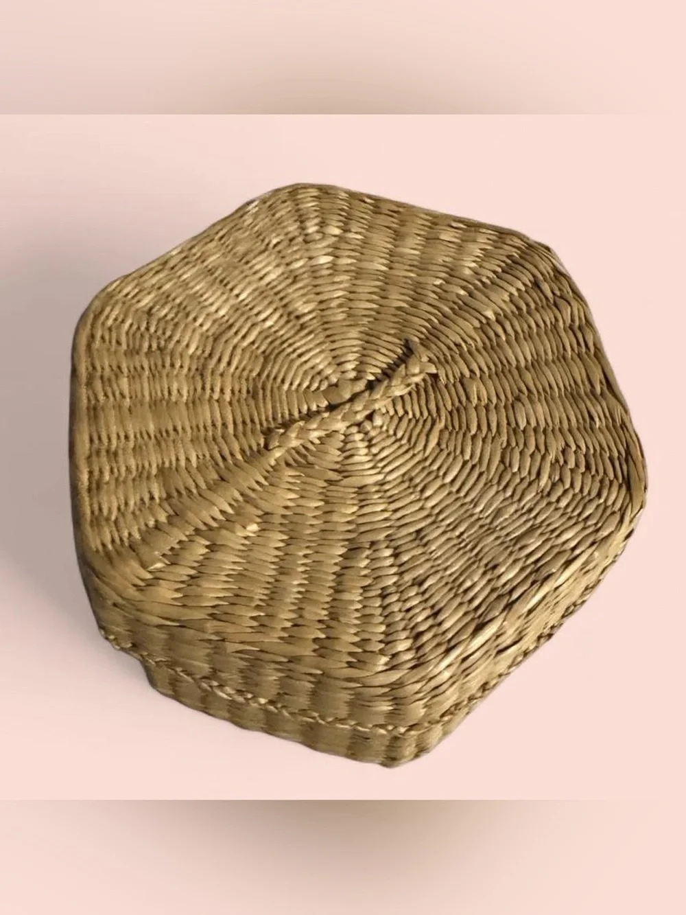 Woven basket with lid